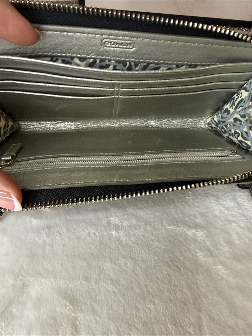 Coach Poppy Black Leather Silver Metallic Zip Around Wristlet Leopard Lining - Picture 6 of 11